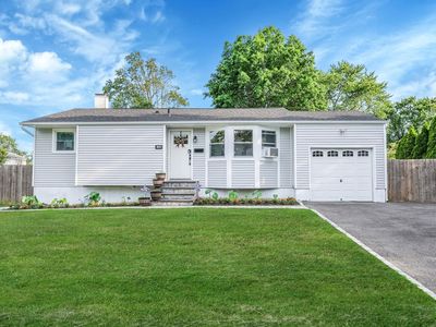 1402 Wave Avenue, Medford, NY, 11763