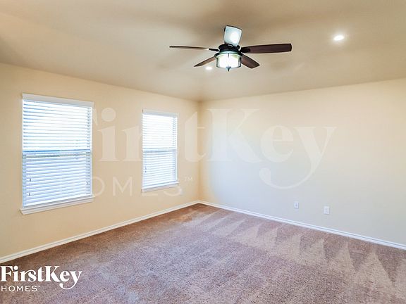 3rd image of 522 Cantebury Park Ln