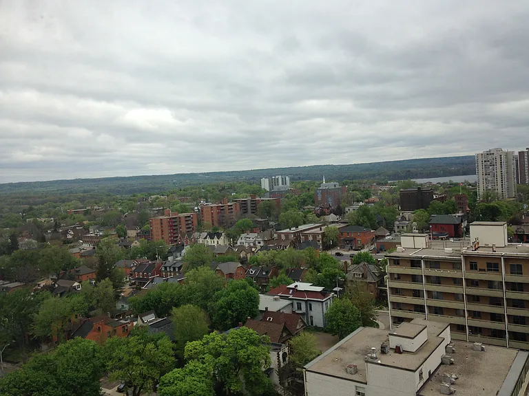175 Hunter St W — Photo 14
