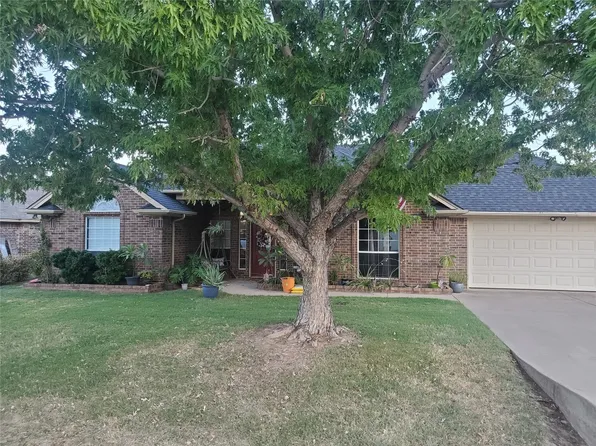 4020 Country Meadows Cir, Granbury, TX 76049