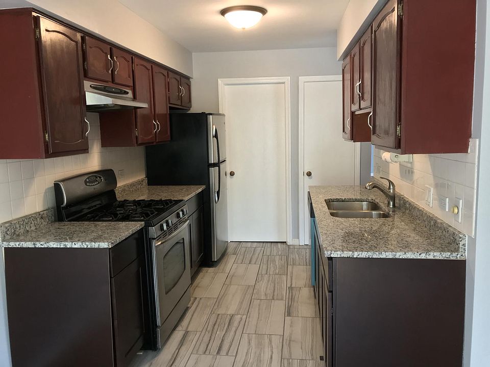 2nd image of 321 Birchwood Ct