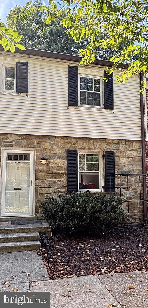 2 bed, 1.0 bath, 750 sqft, $2,100 — Photo 2