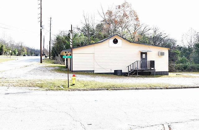 1st image of 1321 S Railroad St