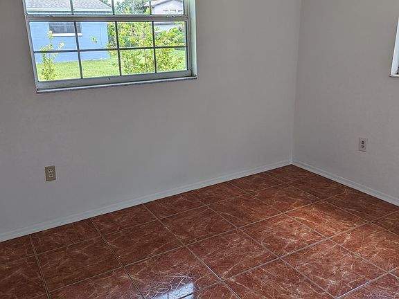 3rd image of 2041 Henri Ave