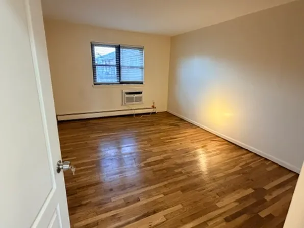 108 Union Rd APT 3R, Spring Valley, NY 10977