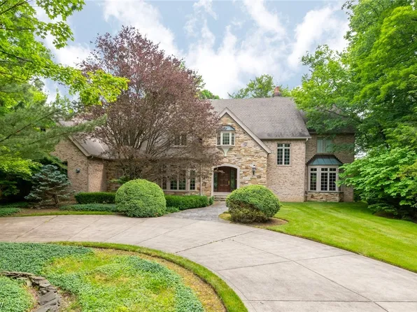 8960 Lanes End Dr, Novelty, OH 44072