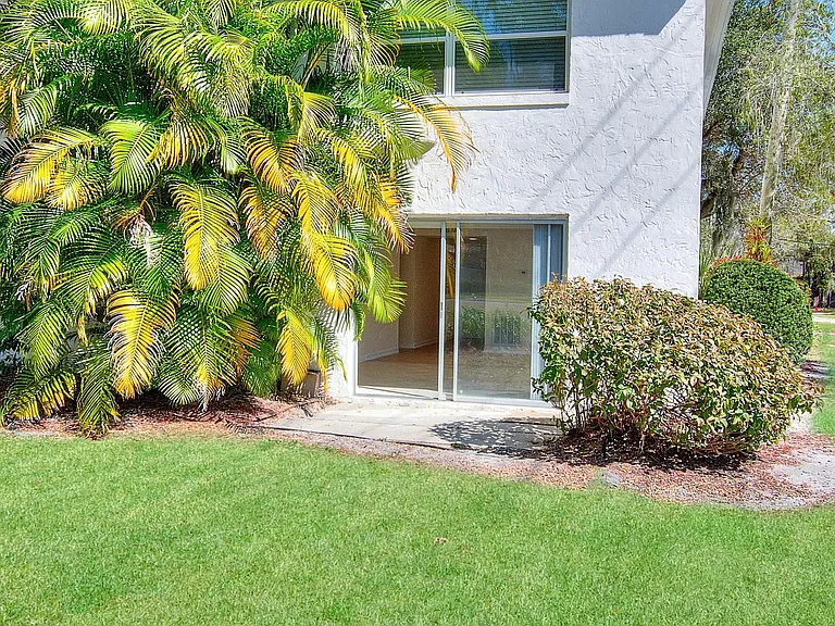 220 N Idlewood Ave #101 — Photo 2