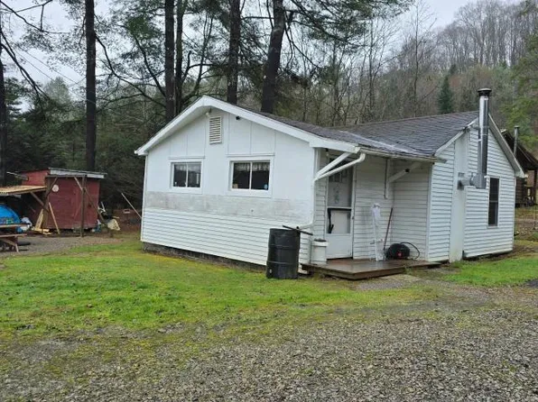 35 Short Ln, Sheffield, PA 16347