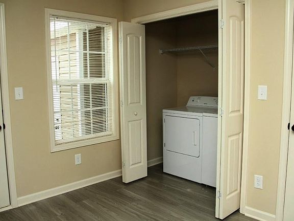 4th image of 2279 McCormick Ln APT A