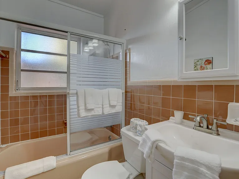 605 N Riverside Dr #2 — Photo 6
