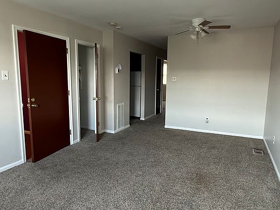 3rd image of 813 Christopher Pl APT B