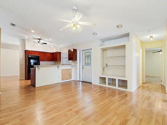 3rd image of 9000 Chapman Oak Ct