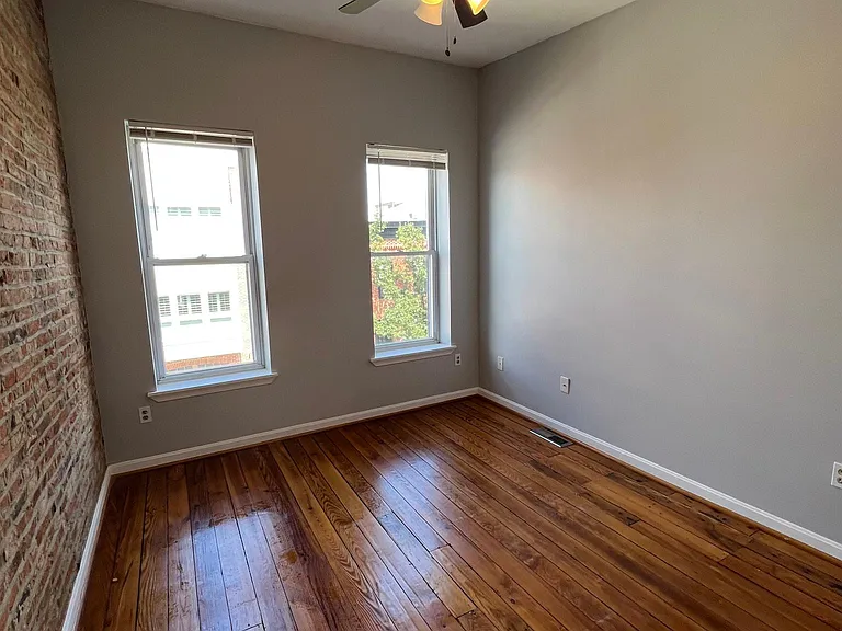 627 Harvey St — Photo 17