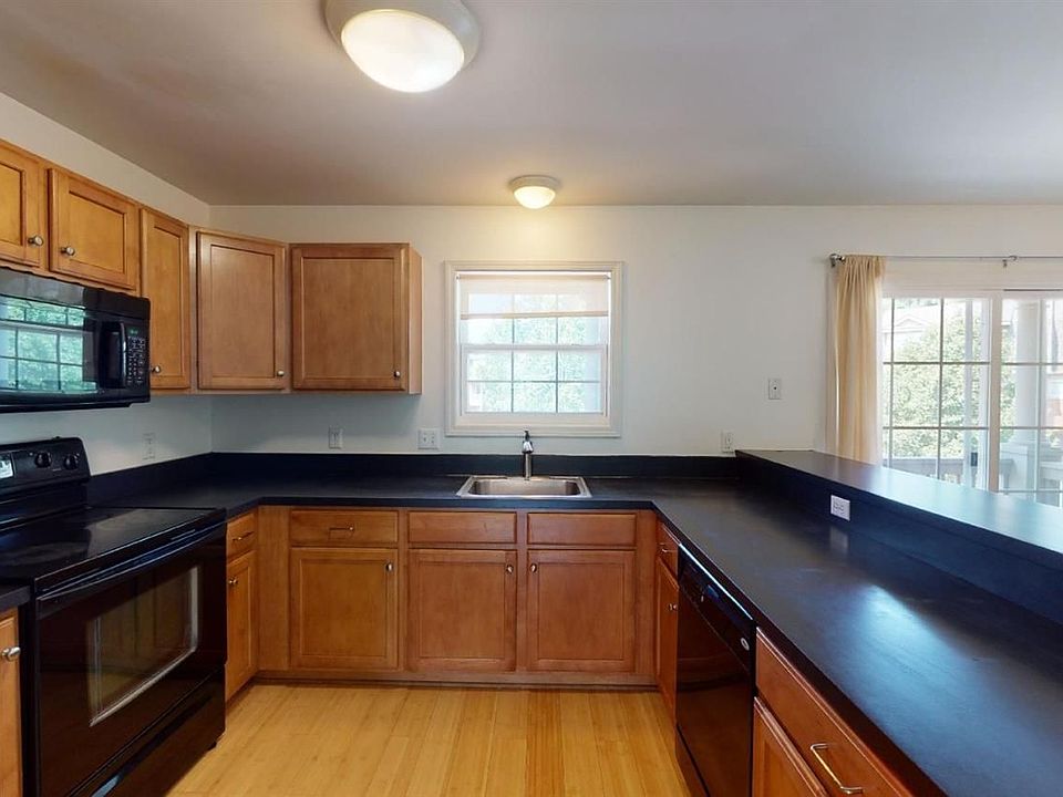 1st image of 3079 Barclay Way