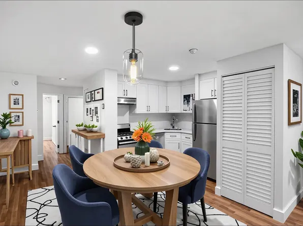 571 Macdonough Street image 4 of 25