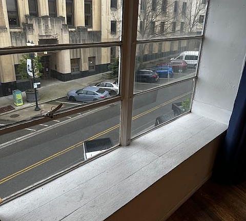 4th image of 753 1/2 St Helens Ave APT 4