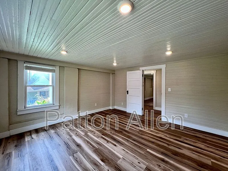 1 bed, 1.0 bath, $1,375 — Photo 3