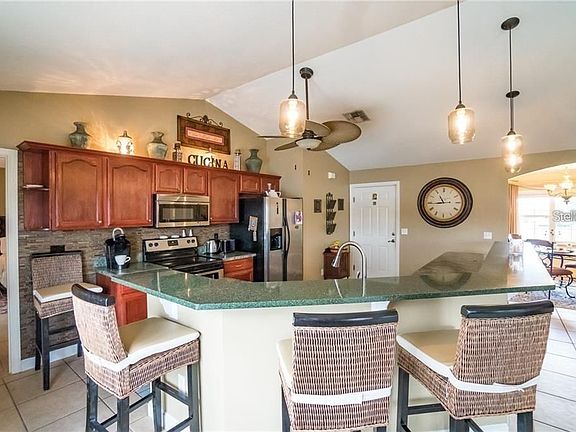 4th image of 2604 Florence Dr