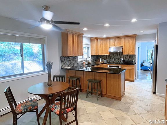 5th image of 48 E Starrs Plain Rd
