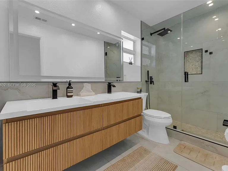 6924 NW 8th Ct — Photo 25