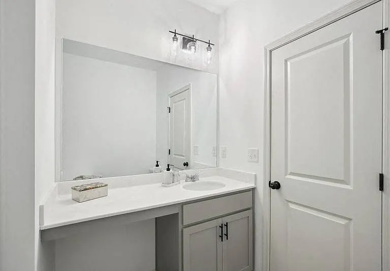 Another view of the vanity.