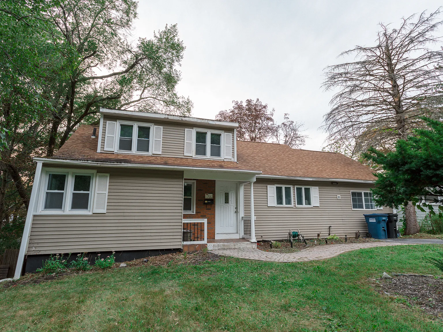 4 bed, 2.5 bath, 1480 sqft, $2,400 — Photo 2