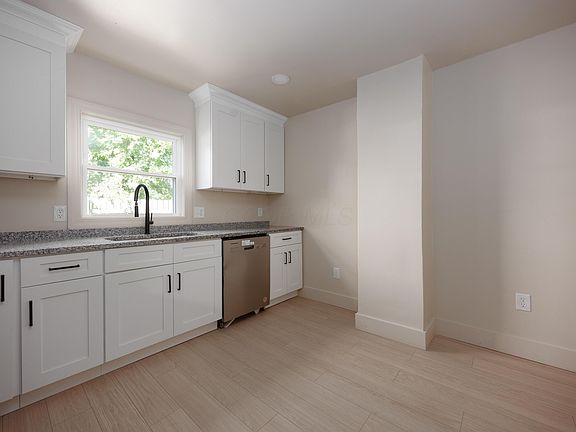 5th image of 839 Glendower Ave