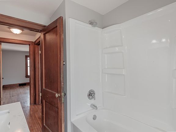 4th image of 927 N 30th St