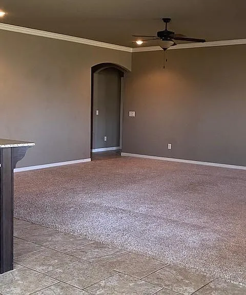2886 N Seneca Ave — Photo 4