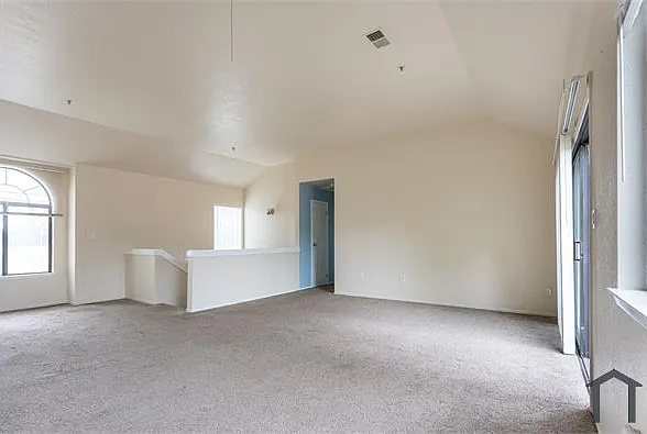 3260 Dakota St — Photo 9