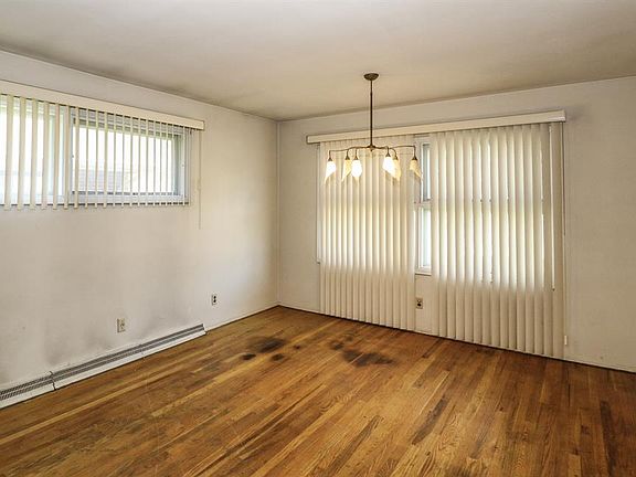 5th image of 29 Hamlin Dr