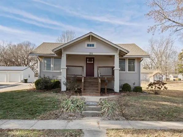 310 NE Green St, Lees Summit, MO 64063
