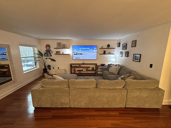 5th image of 1550 N Warren Ave APT 103