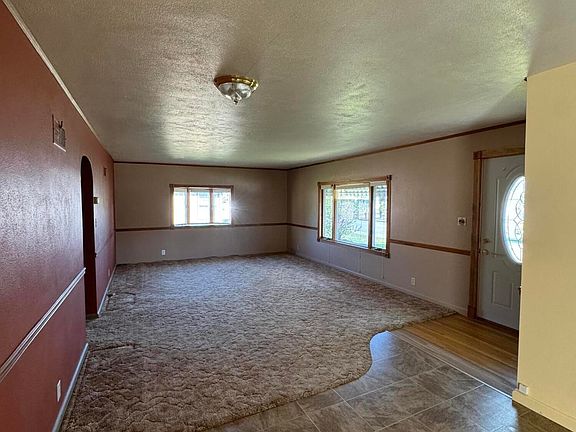 3rd image of 401 13th St NE