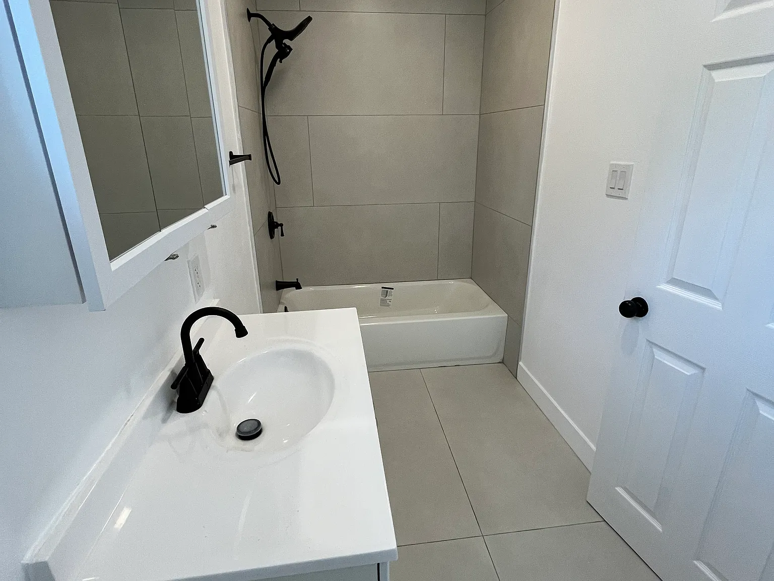3 bed, 1120 sqft, $3,300 — Photo 4