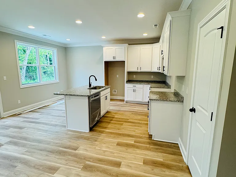 4900 E Emory Rd — Photo 7