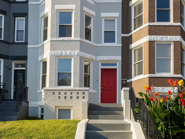20 T St NE — Photo 1