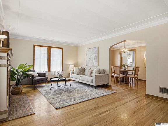 4th image of 834 S 59th St