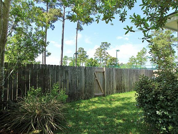Here's the convenient Back Gate to access the community park, pool and other amenities.