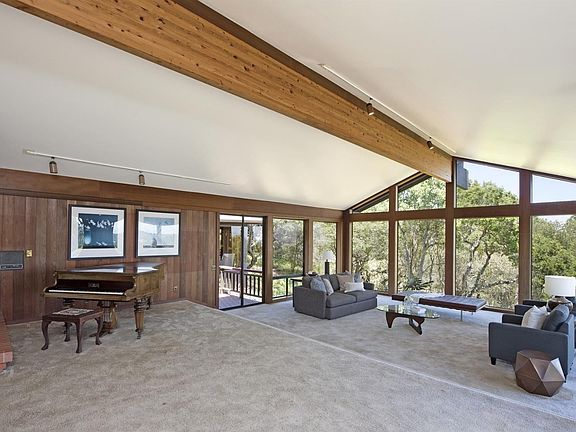 5th image of 150 Golden Oak Dr