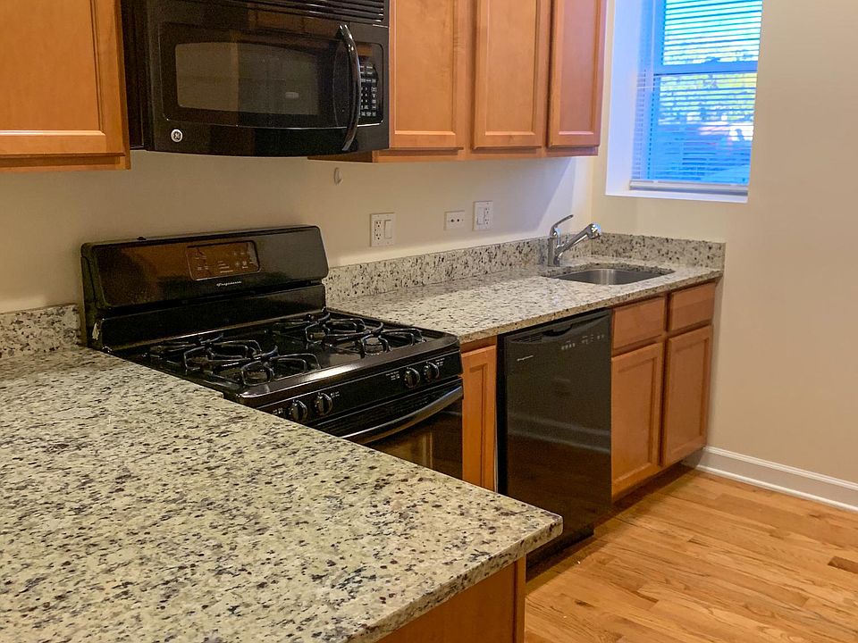 1st image of 3348 W Wilson Ave #2