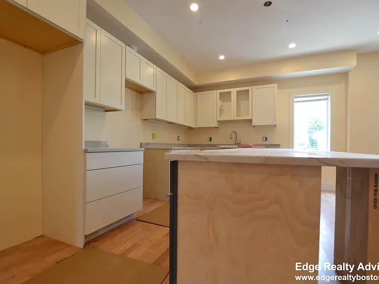 118 Tremont St — Photo 2