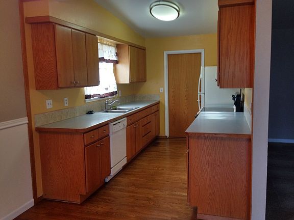 5th image of 1122 S Dahlia Dr