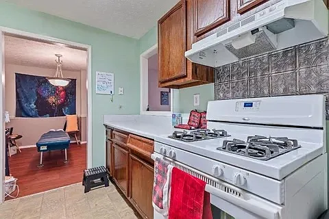 910 Augusta Dr — Photo 13