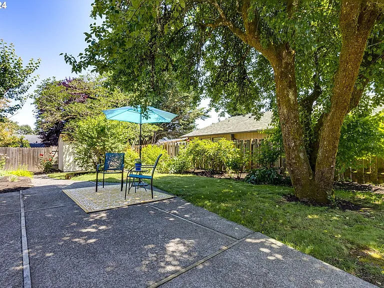 2430 SE Park Ave — Photo 33