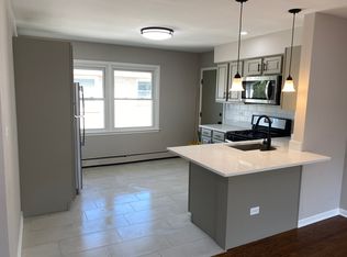 4422 Forest Ave APT 2R, Brookfield, IL 60513