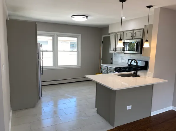 4422 Forest Ave APT 2R, Brookfield, IL 60513