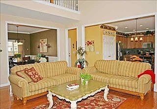 3rd image of 18 Hollander Dr
