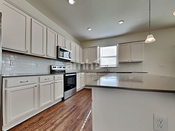 3rd image of 1007 Walden Pond Dr