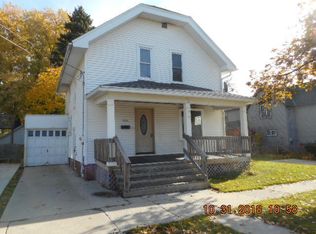 1205 S 12th St, Manitowoc, WI 54220